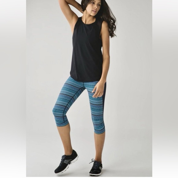 Lululemon stop 4 nothing Crop Stripe Mesh Blue Black. Sz 4 - Picture 1 of 7
